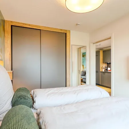 1 Bedroom In Apartment *