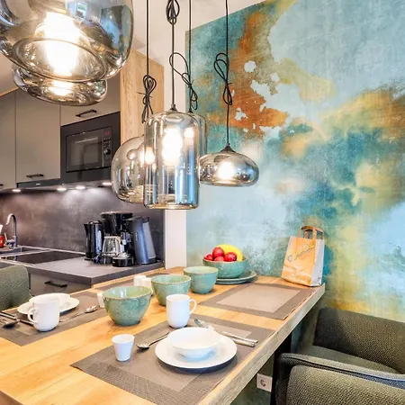 1 Bedroom In Apartment *